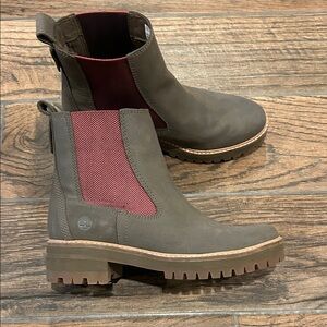 Timberland / Women's Olive Chelsea Boot with Burgundy Elastic